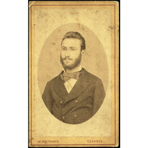W. Rottmann műterme, Csákova (Csák), Erdély, Sváby Géza, elegáns fiatal szakállas férfi portréja, monarchia, 1876, 1870-es évek, Eredeti CDV, hátulján feliratozott vizitkártya fotó, sarka picit törött, ritka műterem!  