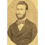 W. Rottmann műterme, Csákova (Csák), Erdély, Sváby Géza, elegáns fiatal szakállas férfi portréja, monarchia, 1876, 1870-es évek, Eredeti CDV, hátulján feliratozott vizitkártya fotó, sarka picit törött, ritka műterem!  