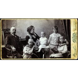   Nagyobb méret, Mai és Társa műterem. Budapest, Faragó Lipót mérnök és családja, Grimm mesekönyv, gyerek, játék, karika, matrózblúz, monarchia, 1900-as évek, Eredeti, feliratozott kabinetfotó, gyönyörű hátlappal, rajta a fotóműterem képével!   