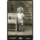 Szamossy Ferenc műterme, Kassa, Felvidék, hátoldalon nevesített gyerek portréja, Kováts Lóránd, monarchia, 1900-as évek, Eredeti, hátulján feliratozott kabinetfotó.