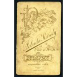 Pobuda Károly műterme, Budapest, magyar katona (rendőr?) egyenruhában, bajusz, érdemrend, kitüntetés, monarchia, 1890-es évek, Eredeti CDV, vizitkártya fotó. 