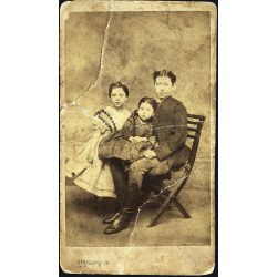   Strelisky Lipót műterme, Pest, testvérek portréja, magyaros ruha, csizma, monarchia, 1860-as évek, Eredeti korai Strelisky CDV, vizitkártya fotó törésnyomokkal.  
