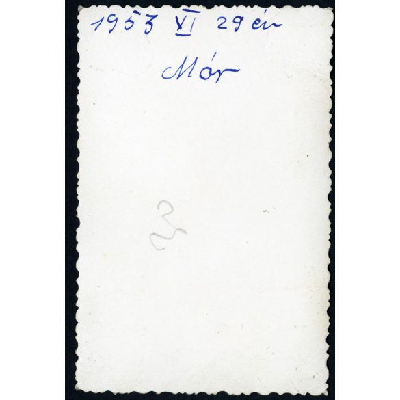 Család utazik egy Csepel 125 motorkerékpáron, Mór, jármű, közlekedés, kommunizmus, 1953, 1950-es évek, Eredeti fotó, hátulján feliratozott papírkép. 