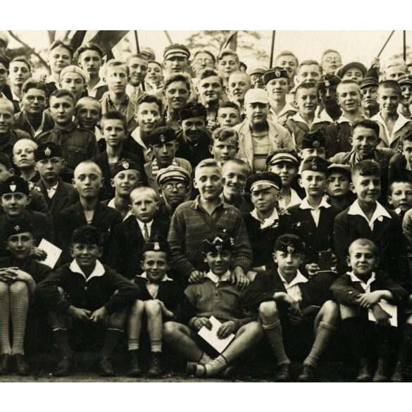 Magyar iskolás fiúk nemzetközi találkozón, Strandbad Wannsee, Németország, sapkajelvény, zászló, Horthy-korszak, 1930, 1930-as évek, Eredeti fotó, papírkép, feliratozott.