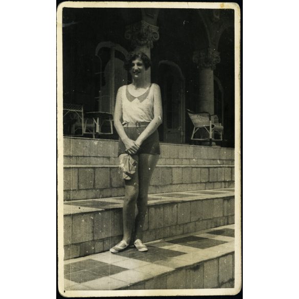 Strandbelépő, uszoda éves igazolvány, Budapest, Balassa Amália későbbi iskolaigazgató aláírása, fürdőruha, Széchenyi fürdő (?) Nemzeti Sportuszoda bélyegző, strand, fürdőruha, Horthy-korszak, 1931-1933, 1930-as évek, Eredeti fotó, papírkép, hátuljára