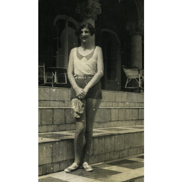 Strandbelépő, uszoda éves igazolvány, Budapest, Balassa Amália későbbi iskolaigazgató aláírása, fürdőruha, Széchenyi fürdő (?) Nemzeti Sportuszoda bélyegző, strand, fürdőruha, Horthy-korszak, 1931-1933, 1930-as évek, Eredeti fotó, papírkép, hátuljára