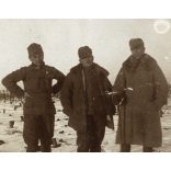 Magyar katonák a drótakadályok között, Oroszország (?), egyenruha, 1. világháború, monarchia, 1916, 1910-es évek, Eredeti fotó, papírkép, hátulján feliratozva.