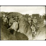 Magyar és német katonák fedezékben, kutyával, Sokola (Falkenberg) Lengyelország,  egyenruha, 1. világháború, monarchia, 1916. március 11, 1910-es évek, Eredeti fotó, papírkép, elején-hátulján feliratozva.  