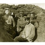 Magyar és német katonák fedezékben, kutyával, Sokola (Falkenberg) Lengyelország,  egyenruha, 1. világháború, monarchia, 1916. március 11, 1910-es évek, Eredeti fotó, papírkép, elején-hátulján feliratozva.  