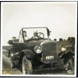 Utazás nyitott Ford T modell Touring személygépkocsival, autó, jármű, közlekedés, magyar rendszám, Horthy-korszak, 1930-as évek, Eredeti fotó, papírkép, hátulján ragasztásnyom.