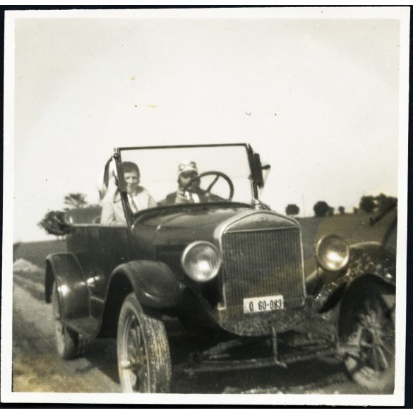 Utazás nyitott Ford T modell Touring személygépkocsival, autó, jármű, közlekedés, magyar rendszám, Horthy-korszak, 1930-as évek, Eredeti fotó, papírkép, hátulján ragasztásnyom.