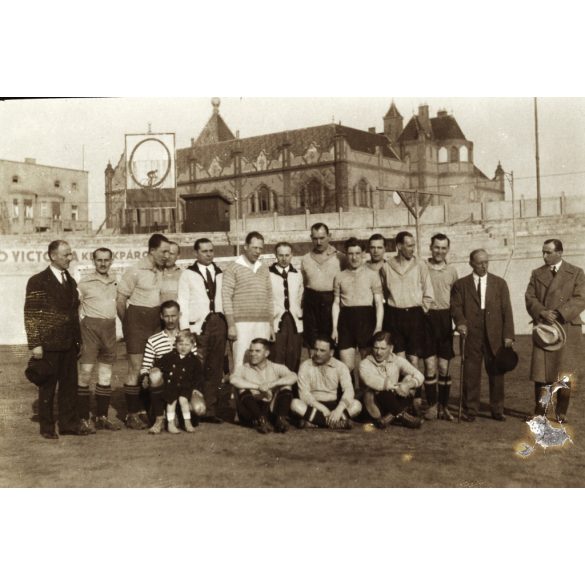 Millenáris sportpálya, Budapest, Zugló, focicsapat a pályán, labdarúgás, sport, Földtani Intézet, kerékpársport, reklám,  helytörténet, monarchia, 1910-es évek, Eredeti fotó, papírkép, hátulja foltos. 