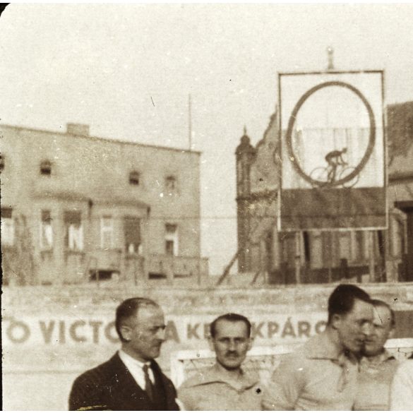 Millenáris sportpálya, Budapest, Zugló, focicsapat a pályán, labdarúgás, sport, Földtani Intézet, kerékpársport, reklám,  helytörténet, monarchia, 1910-es évek, Eredeti fotó, papírkép, hátulja foltos. 