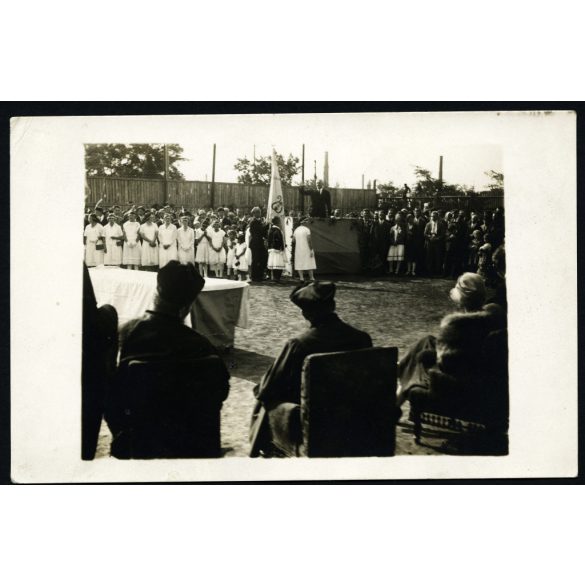 Keresztény Béla fényképész, Budapest, Rákosi Iparos Dal- és Önképző Egylet ünnepsége, zászló, zene, leventék, helytörténet, Horthy-korszak, 1930-as évek, Eredeti fotó, papírkép, hátulja feliratozott, pecséttel jelzett. 