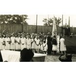 Keresztény Béla fényképész, Budapest, Rákosi Iparos Dal- és Önképző Egylet ünnepsége, zászló, zene, leventék, helytörténet, Horthy-korszak, 1930-as évek, Eredeti fotó, papírkép, hátulja feliratozott, pecséttel jelzett. 