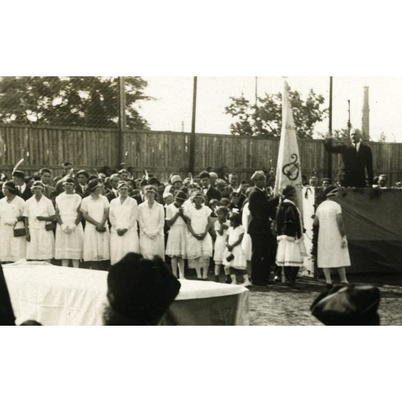 Keresztény Béla fényképész, Budapest, Rákosi Iparos Dal- és Önképző Egylet ünnepsége, zászló, zene, leventék, helytörténet, Horthy-korszak, 1930-as évek, Eredeti fotó, papírkép, hátulja feliratozott, pecséttel jelzett. 