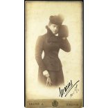 Nagyobb méret, Mildner J. műterme, Temesvár, Erdély, elegáns nő, Mária, télikabát, kalap, muff, kesztyű, divat, monarchia, 1890-es évek, Eredeti, aláírt kabinetfotó.   