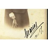 Nagyobb méret, Mildner J. műterme, Temesvár, Erdély, elegáns nő, Mária, télikabát, kalap, muff, kesztyű, divat, monarchia, 1890-es évek, Eredeti, aláírt kabinetfotó.   