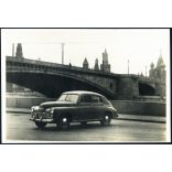 Nagyobb méret, korai Pobeda személygépkocsi, Moszkva, Szovjetunió, GAZ M 20, Pobeda, autó, jármű, közlekedés, kommunizmus, 1940-es évek, Eredeti fotó, hátulján feliratozott, bélyegzővel jelzett gyári sajtófotó. 