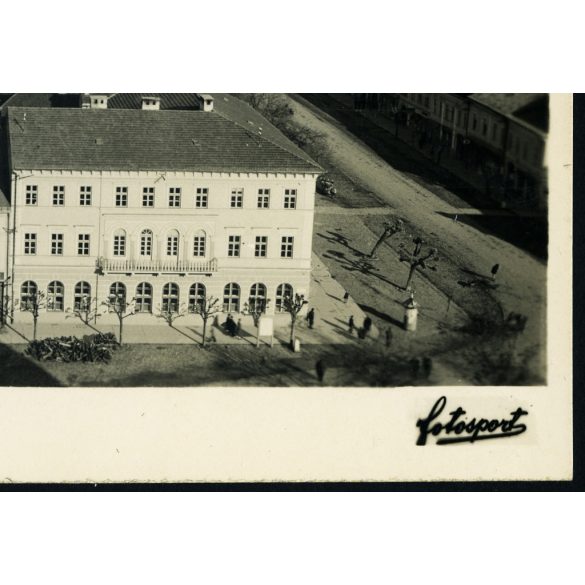 fotosport műterem, Beszterce, Erdély, városkép üzletekkel, kirakatokkal, magyar feliratokkal, reklám,  helytörténet, Horthy-korszak, 1940-es évek, Eredeti képeslap fotó, hátulján feliratozott, jelzett papírkép. 