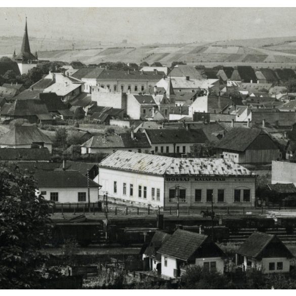 fotosport műterem, Bánffyhunyad, Erdély, városkép, Bossai kalapgyár, vasútállomás, magyar felirat, reklám,  helytörténet, Horthy-korszak, 1940-es évek, Eredeti képeslap fotó, hátulján feliratozott, jelzett papírkép.  