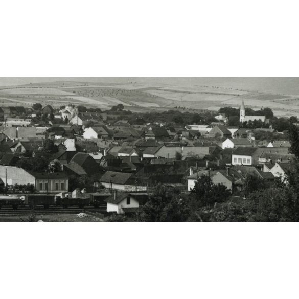 fotosport műterem, Bánffyhunyad, Erdély, városkép, Bossai kalapgyár, vasútállomás, magyar felirat, reklám,  helytörténet, Horthy-korszak, 1940-es évek, Eredeti képeslap fotó, hátulján feliratozott, jelzett papírkép.  