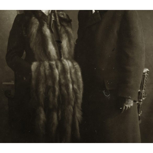 Foto-Lux műterem, Budapest, elegáns házaspár kalapban, bunda, prém, divat, szakáll, monarchia, 1910-es évek, Eredeti fotó, papírkép.  