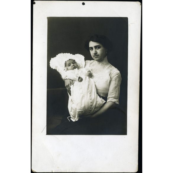 Magyar Miniatűr Fényképészeti Vállalat műterem, Budapest, anya gyermekével, fotó automata, monarchia, 1910-es évek, Eredeti fotó, pecséttel jelzett ritka papírkép.   