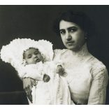 Magyar Miniatűr Fényképészeti Vállalat műterem, Budapest, anya gyermekével, fotó automata, monarchia, 1910-es évek, Eredeti fotó, pecséttel jelzett ritka papírkép.   