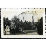 Hősi Emlékmű avatása, Kisbér, főtiszt, főnemes, csendőrtiszt, díszegyenruha, katona, ünnep, egyenruha, Horthy-korszak, 1933. 11. 01., 1930-as évek, Eredeti fotó, papírkép, hátulján ragasztásnyomok.