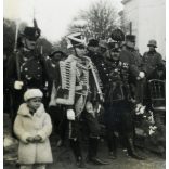 Hősi Emlékmű avatása, Kisbér, főtiszt, főnemes, csendőrtiszt, díszegyenruha, katona, ünnep, egyenruha, Horthy-korszak, 1933. 11. 01., 1930-as évek, Eredeti fotó, papírkép, hátulján ragasztásnyomok.