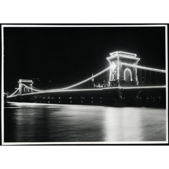 Ritka részletgazdag éjszakai felvétel, Budapest, Eucharisztikus-világkongresszus díszfényei, Lánchíd, Duna, egyház, vallás,  Horthy-korszak, helytörténet, 1938, 1930-as évek, Eredeti fotó, papírkép.   