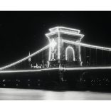 Ritka részletgazdag éjszakai felvétel, Budapest, Eucharisztikus-világkongresszus díszfényei, Lánchíd, Duna, egyház, vallás,  Horthy-korszak, helytörténet, 1938, 1930-as évek, Eredeti fotó, papírkép.   