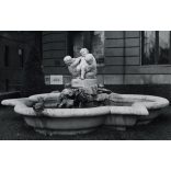 Lányi Dezső „Játszó gyermekek” szobra a Tabánban, Budapest, művészet, Horthy-korszak, a szobor 1945-ben az ostrom alatt elpusztult, helytörténet, 1930-as évek, Eredeti fotó, papírkép.   