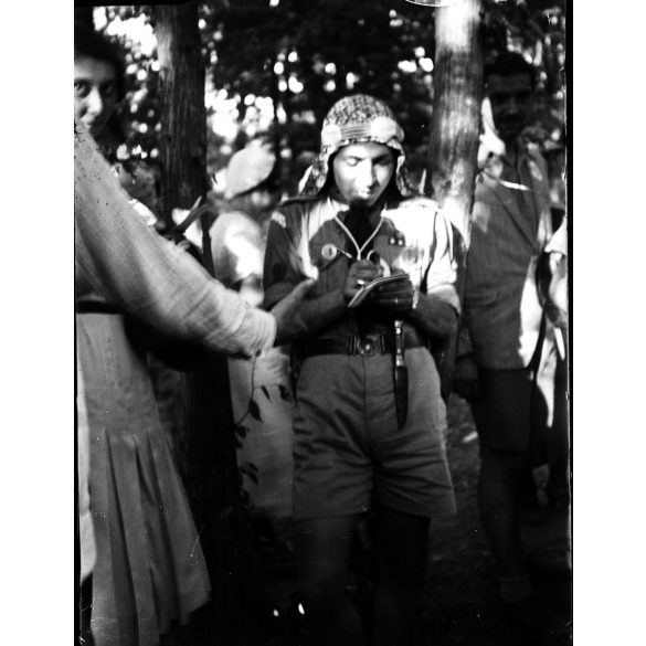 Cserkészek, világdzsembori, jamboree. Eredeti üveg NEGATÍV! Szír fiú cserkész egyenruhában, Gödöllő, egyenruha, különös, Horthy-korszak, 1933, 1930-as évek, Eredeti fotó negatív, ritka üvegnegatív. 