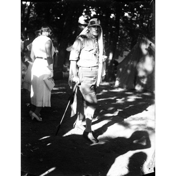 Cserkészek, világdzsembori, jamboree. Eredeti üveg NEGATÍV! Cserkész vezető különös, egyenruhában, Gödöllő, különös, Horthy-korszak, 1933, 1930-as évek, Eredeti fotó negatív, ritka üvegnegatív.