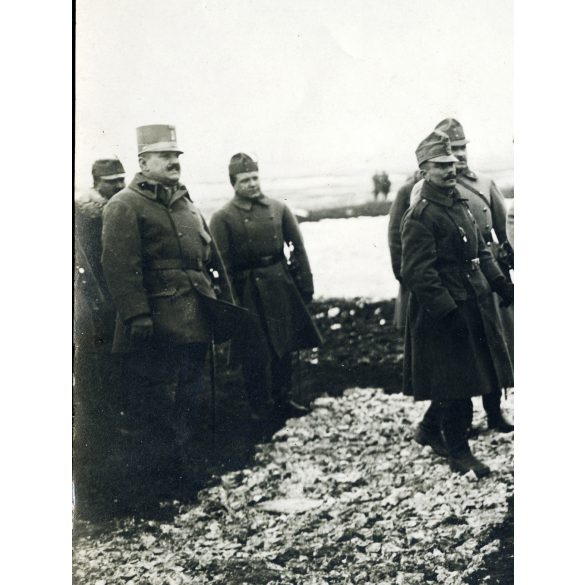 Nagyobb méret, Hazai Samu báró, tábornok, honvédelmi miniszter koszorúz, Rakowiec (?) katonai hősi emlékmű, 1. világháború, monarchia, 1910-es évek, Eredeti fotó, papírkép, oldala, sarkai sérültek, hátulján feliratozott, jelzett.