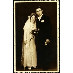   Tumpek mester műterme, Paks, esküvő, menyasszony, vőlegény, ünnep, Szepesy családnak címzett, helytörténet, Horthy-korszak 1939, 1930-as évek, Eredeti fotó, hátulján feliratozott, pecséttel jelzett papírkép.