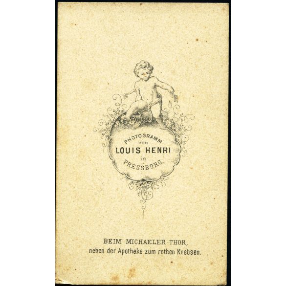 Louis Henri műterme, Pozsony (Pressburg), Felvidék, elegáns nő gyönyörű ruhában, különös festett háttér, portré, 1860-as évek, Eredeti CDV, korai vizitkártya fotó, ritka műterem, felszíne foltos. 