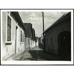   Tabán, Arany Kakas utca, Budapest, házak egy hangulatos szűk utcában, Gellért-hegy, 1. kerület, helytörténet, Horthy-korszak 1930-as évek, Eredeti fotó, papírkép.  