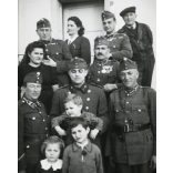 2 darab fotó, magyar katonák egyenruhában, kitüntetés, érdemrend, 2. világháború, Horthy-korszak 1940-es évek, Eredeti fotó, papírkép.  