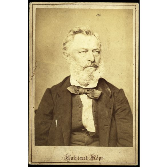 Letzter Lázár műterme, Kassa (Felvidék), (Debrecen?, Szeged?), elegáns szakállas férfi portréja, nyakkendő, helytörténet, monarchia, 1870-es évek, Eredeti kabinetfotó. 