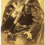 Nagyobb méret, Strelisky műterem, Budapest, ifjabb Perczel Mór (1848-1888) díszmagyarban, Perczel Mór tábornok fia, főnemes, kard, ismert, vasúti mérnök, kitüntetés, érdemrend, monarchia, 1880-as évek, Eredeti kabinetfotó, foltos, tű ütötte lyukkal. 