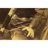 Nagyobb méret, Strelisky műterem, Budapest, ifjabb Perczel Mór (1848-1888) díszmagyarban, Perczel Mór tábornok fia, főnemes, kard, ismert, vasúti mérnök, kitüntetés, érdemrend, monarchia, 1880-as évek, Eredeti kabinetfotó, foltos, tű ütötte lyukkal. 