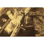 Nagyobb méret, Strelisky műterem, Budapest, ifjabb Perczel Mór (1848-1888) díszmagyarban, Perczel Mór tábornok fia, főnemes, kard, ismert, vasúti mérnök, kitüntetés, érdemrend, monarchia, 1880-as évek, Eredeti kabinetfotó, foltos, tű ütötte lyukkal. 