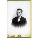 Divald Károly fia műterem, Eperjes, Felvidék, fiatal férfi, Virágh János portréja, helytörténet, monarchia, 1890-es évek, Eredeti kabinetfotó. 