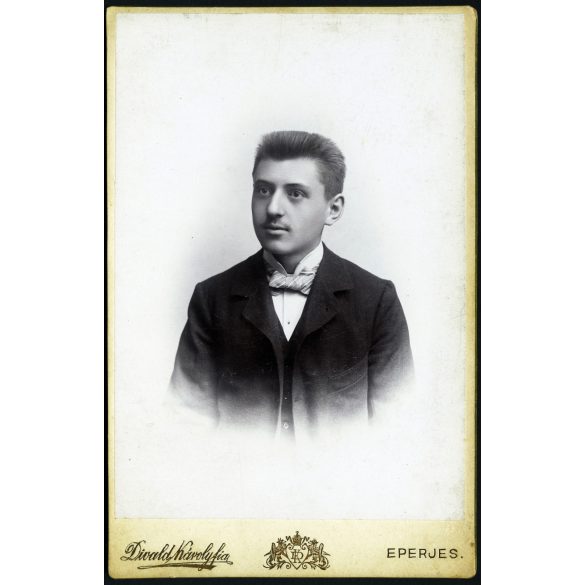Divald Károly fia műterem, Eperjes, Felvidék, fiatal férfi, Virágh János portréja, helytörténet, monarchia, 1890-es évek, Eredeti kabinetfotó. 