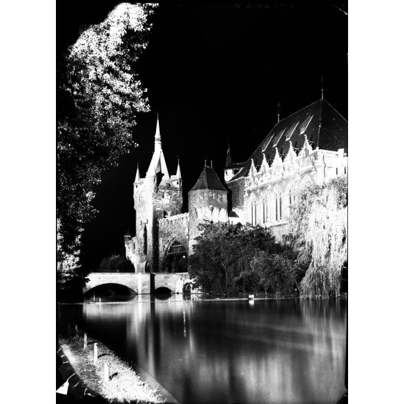 Vajdahunyad vára, Budapest, Hősök tere, Városliget, ritka esti felvétel, tükröződés, Horthy-korszak, 1938, 1930-as évek,  Eredeti nagyobb méretű fotó negatív!    
