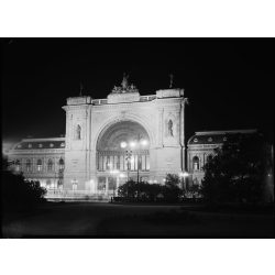   Keleti pályaudvar, Budapest, Baross tér, ritka esti felvétel, közlekedés, Horthy-korszak, 1938, 1930-as évek,  Eredeti nagyobb méretű fotó negatív!  