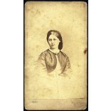 Simonyi műterem, Pest, Perczel Irma, Perczel Mór honvéd tábornok legidősebb lánya, gyönyörű frizura, copf, 1860-as évek, Eredeti CDV, korai vizitkártya fotó.  